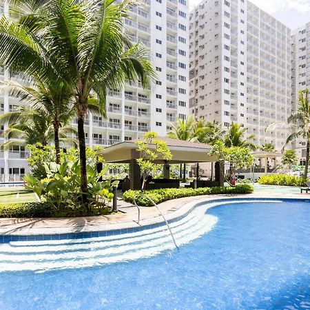 Staycation At Shore - Direct Pool Manila Eksteriør bilde